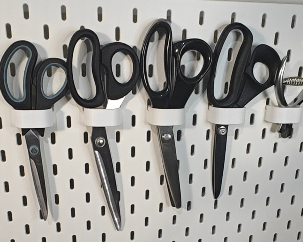 vijf schaarhaken met vier verschillende soorten scharen en een notch maker